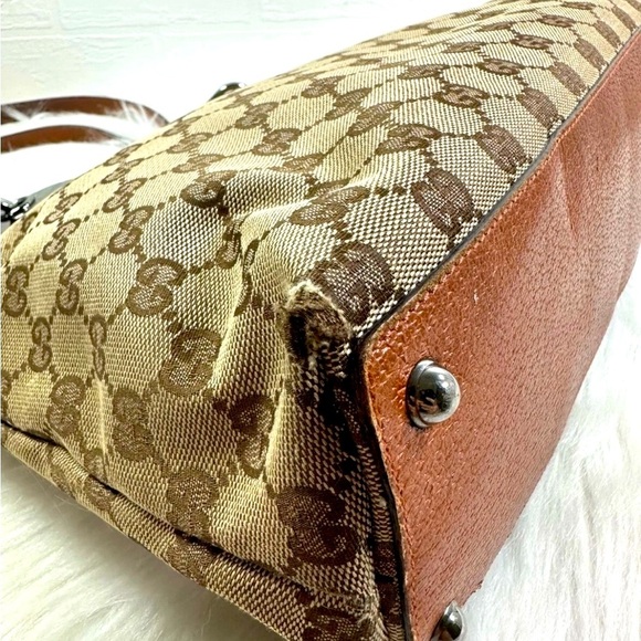๐Gucci Monogram Shoulder Bagโ Excellent Pre-Lovedโจ๐ - Picture 8 of 17